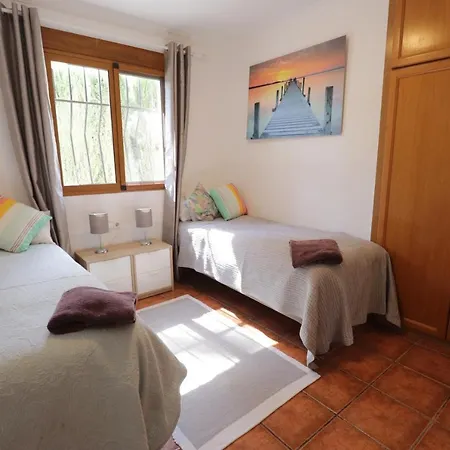 Wonderful Villa, Heated Pool, Near Beautiful Town *