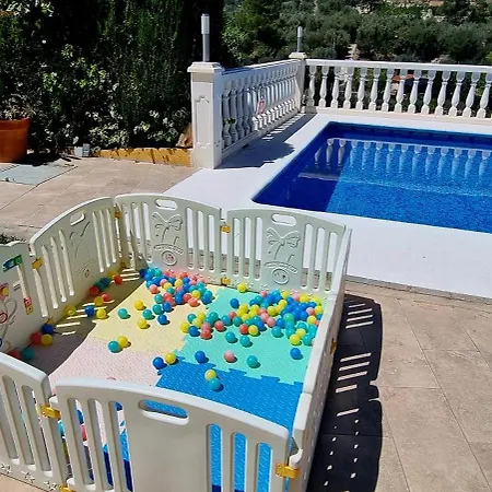 Wonderful Villa, Heated Pool, Near Beautiful Town *